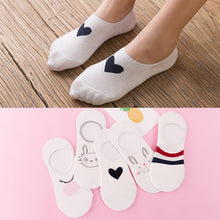 Load image into Gallery viewer, 5 Pairs Cute women Socks animal Cartoons